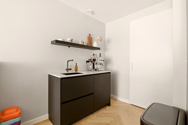 Medium property photo - Van Oldenbarneveldtstraat 52H, 1052 KC Amsterdam